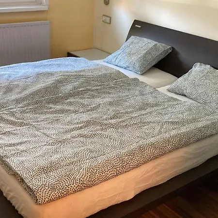 Anton Bruckner Lounge L Free Parking